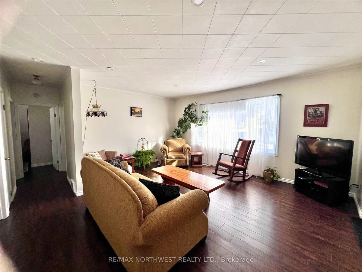 Detached in Kenora
