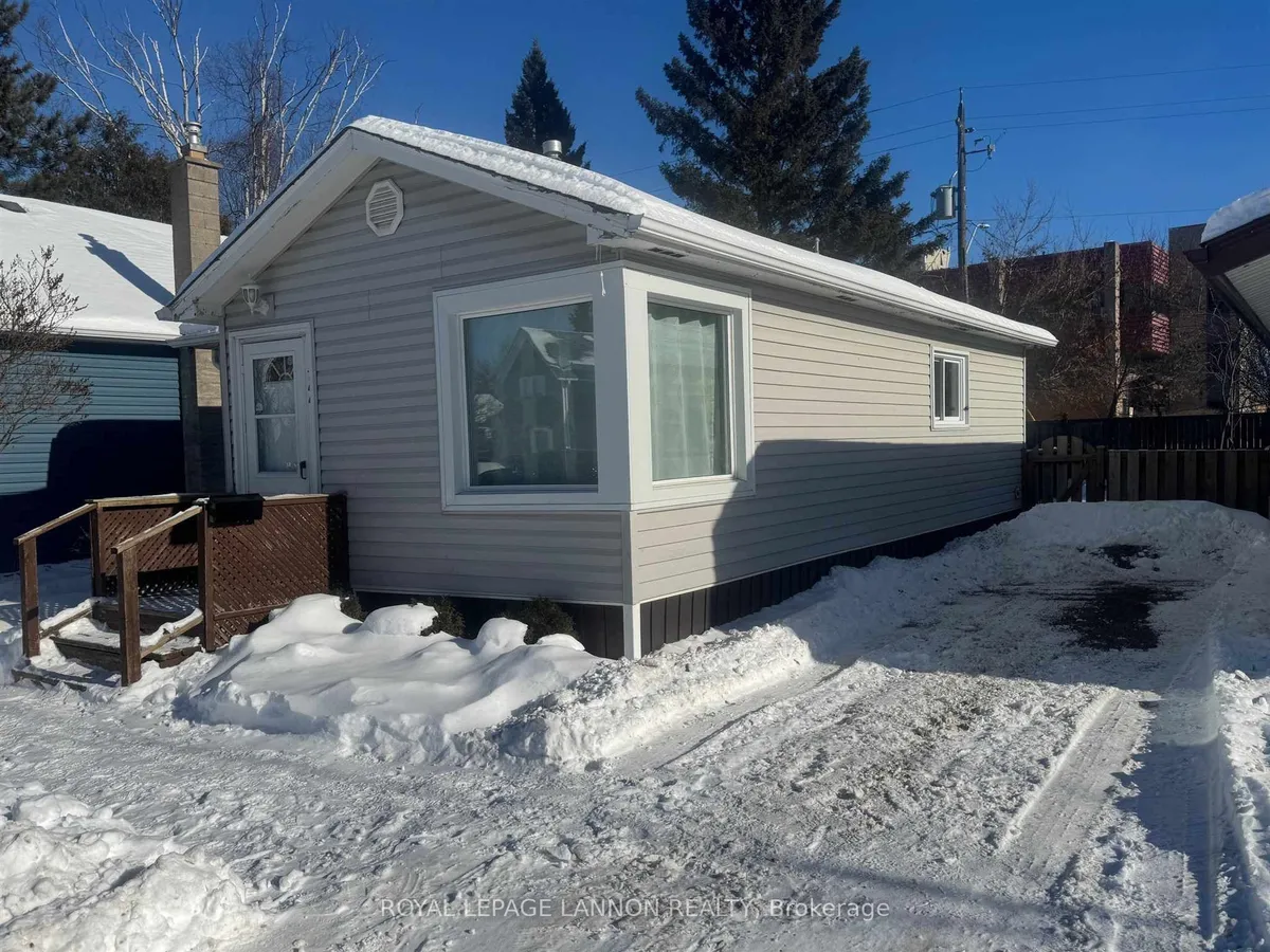 Detached in Thunder Bay