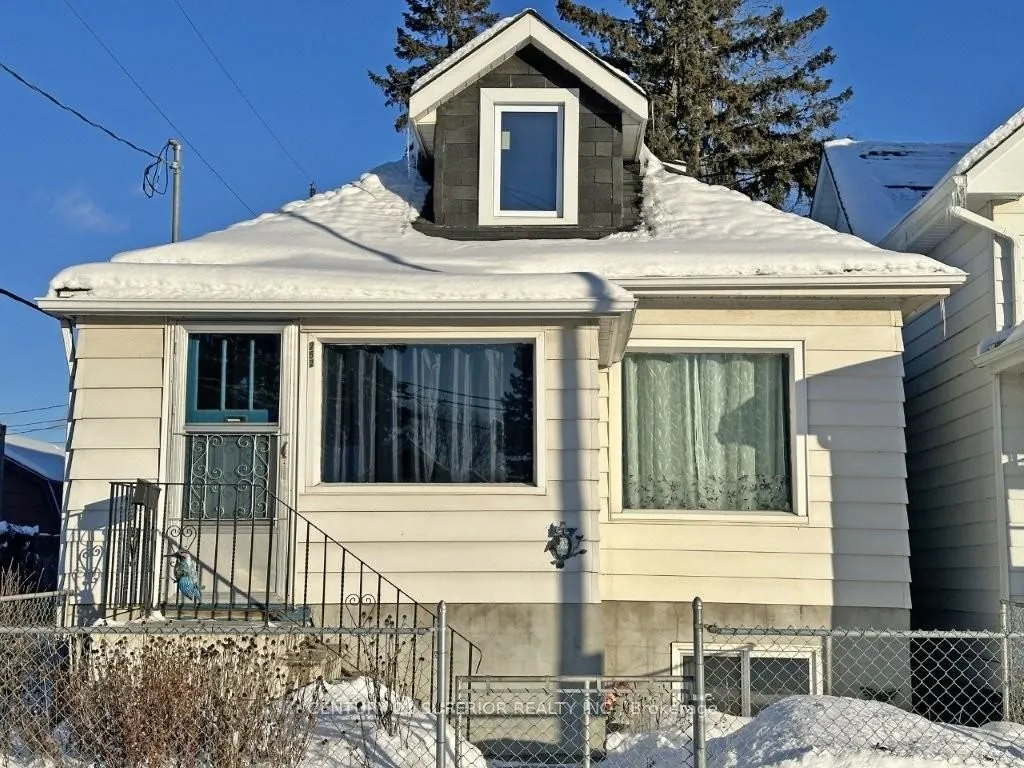 Detached in Thunder Bay