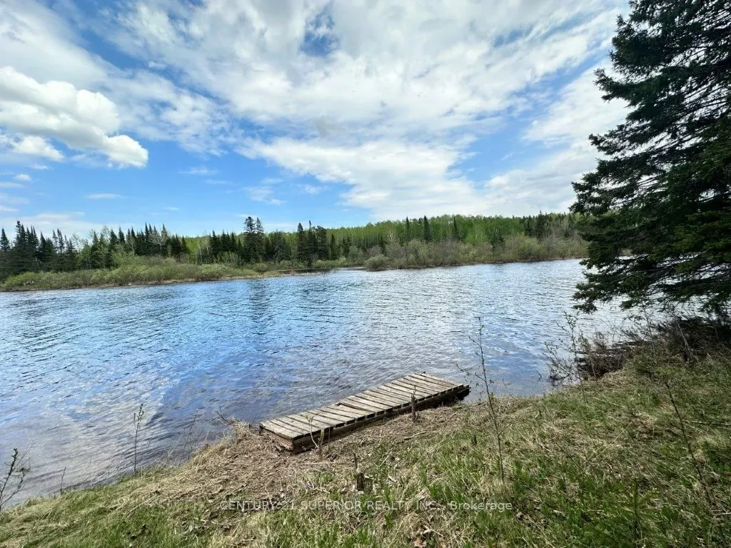 Detached in Thunder Bay Remote Area