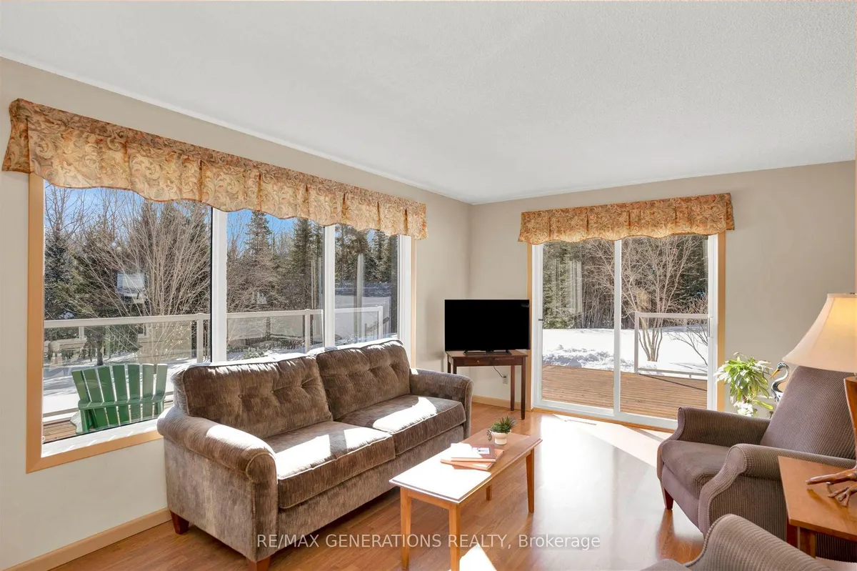 Detached in Neebing