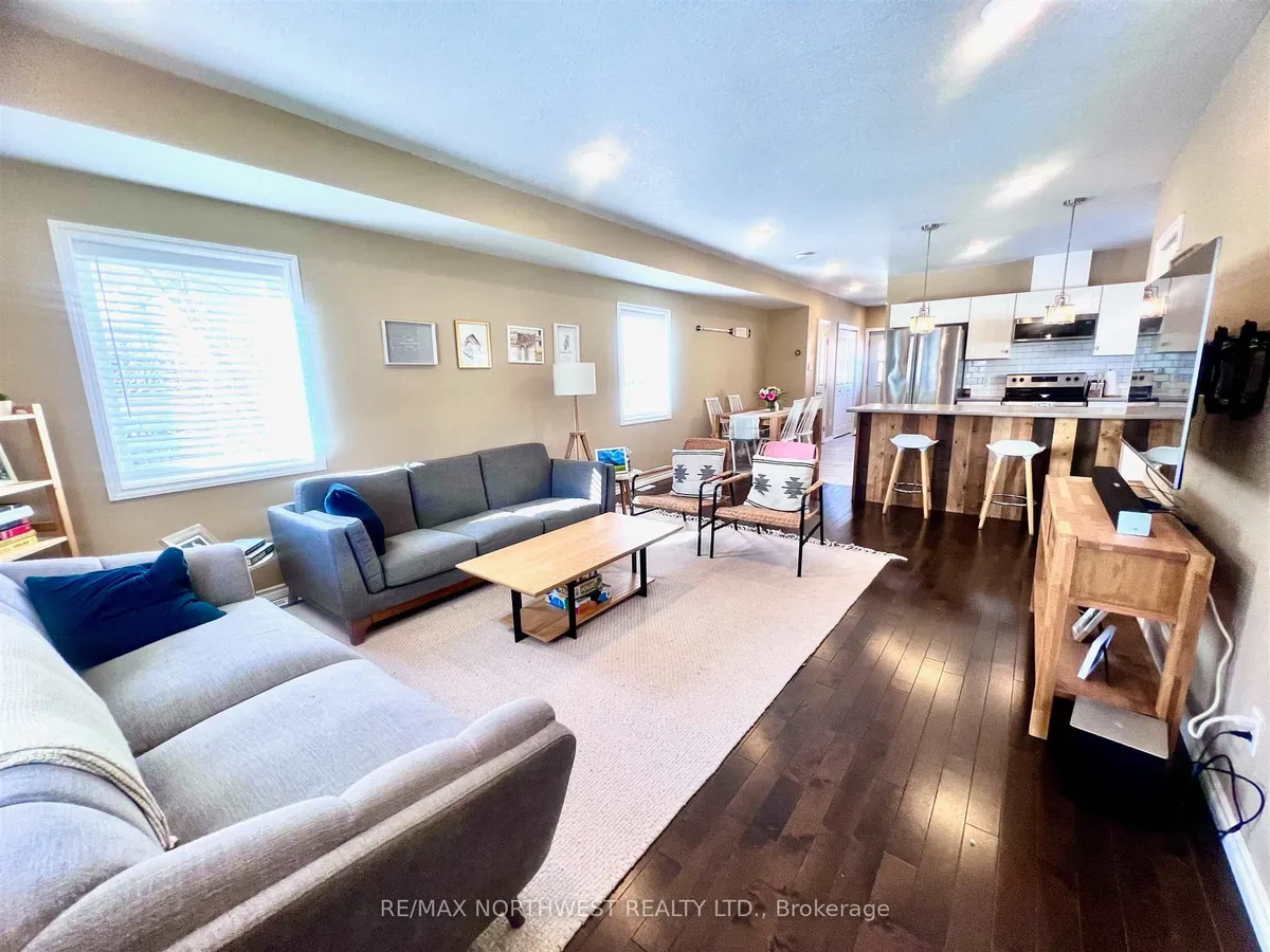 Detached in Kenora