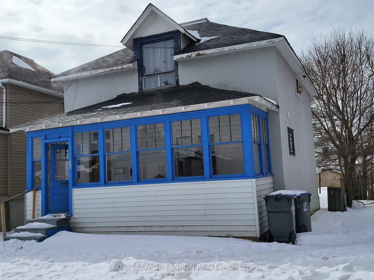 Detached in Thunder Bay