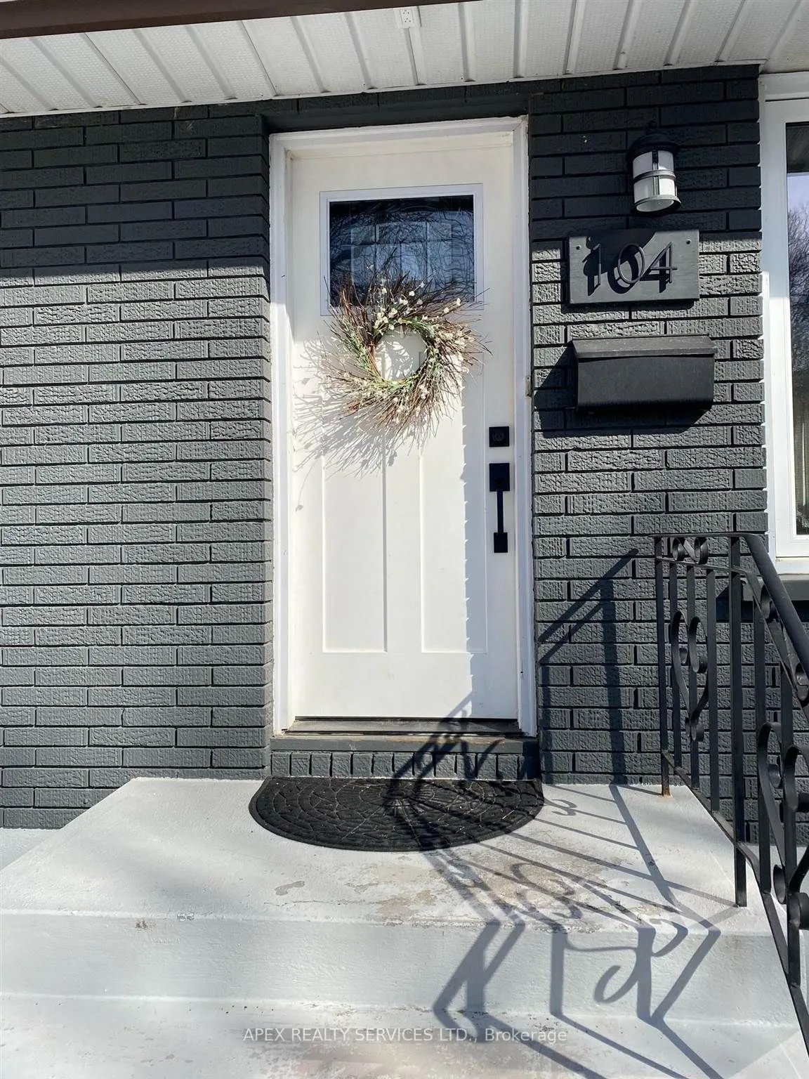 Detached in Thunder Bay