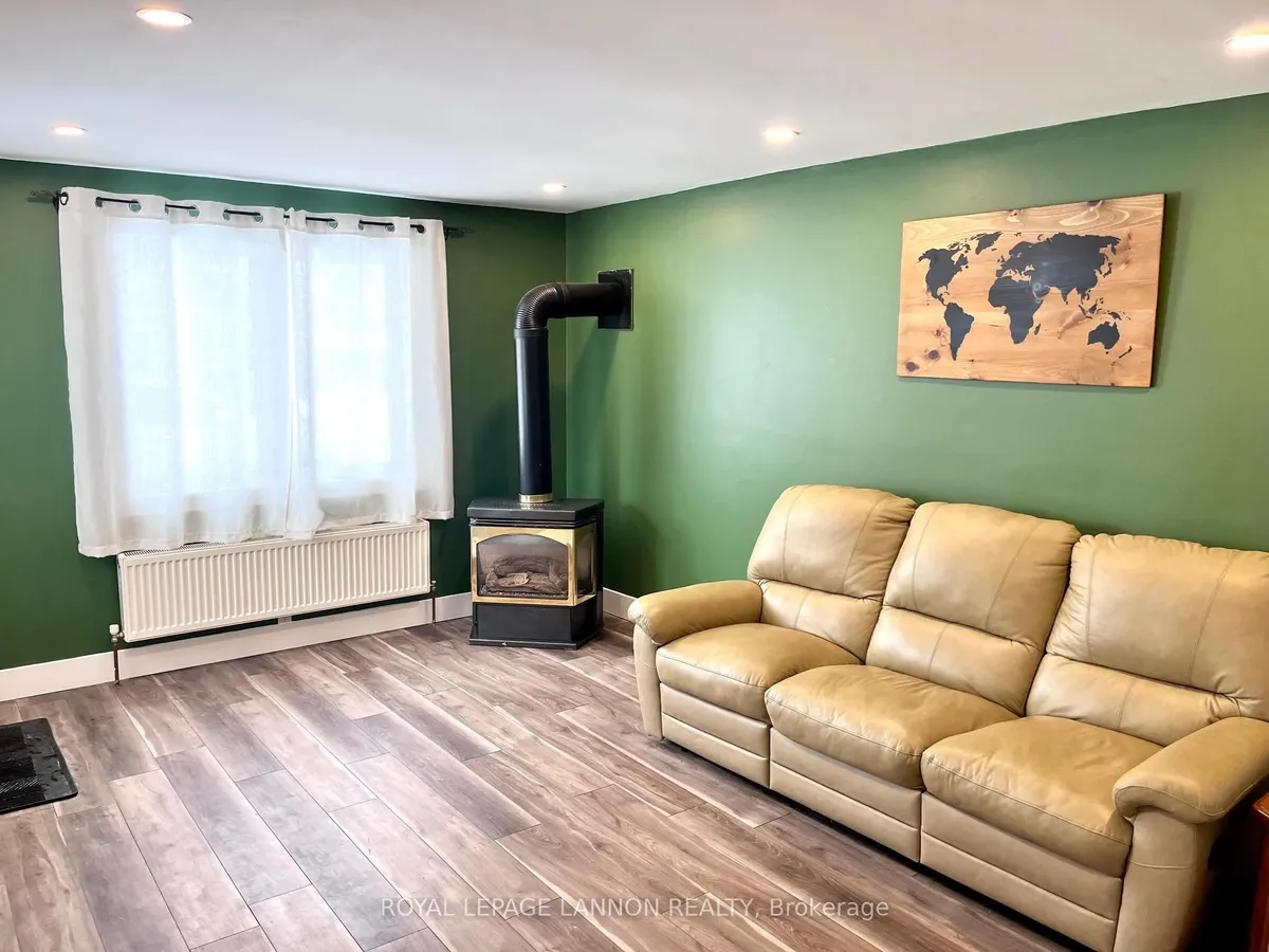 Detached in Thunder Bay