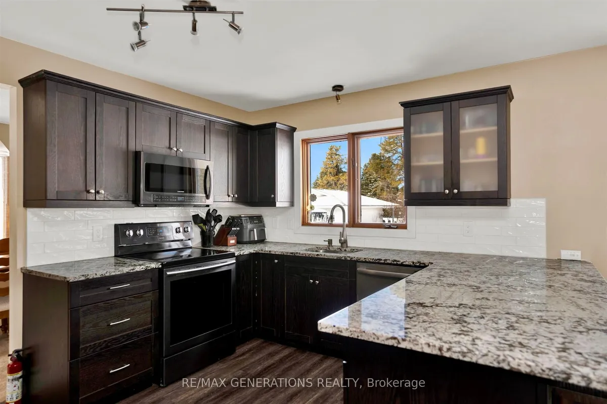 Detached in Thunder Bay