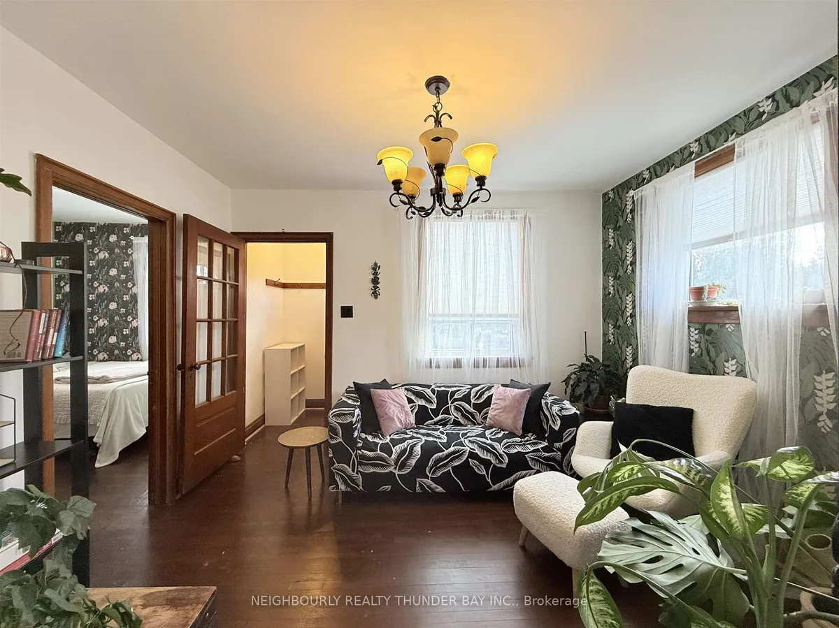 Detached in Thunder Bay