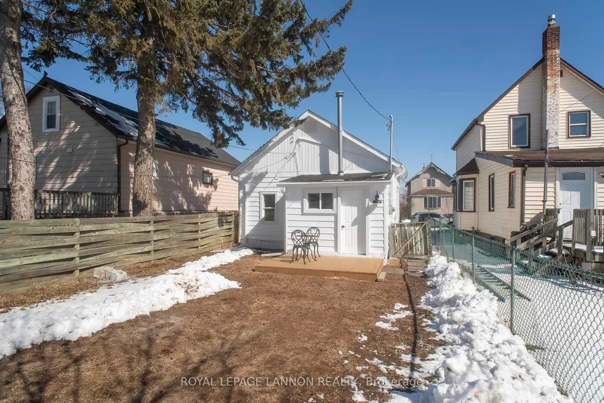 Detached in Thunder Bay