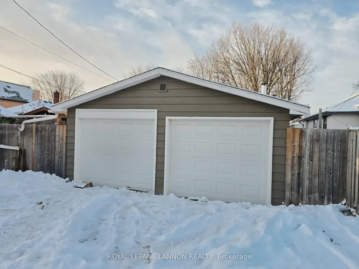 Detached in Thunder Bay