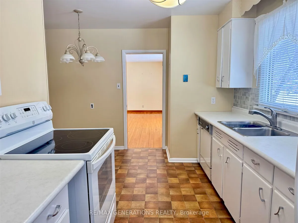 Detached in Thunder Bay