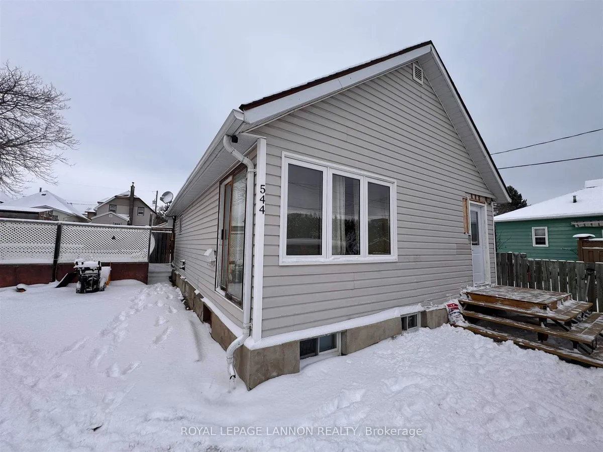 Detached in Thunder Bay