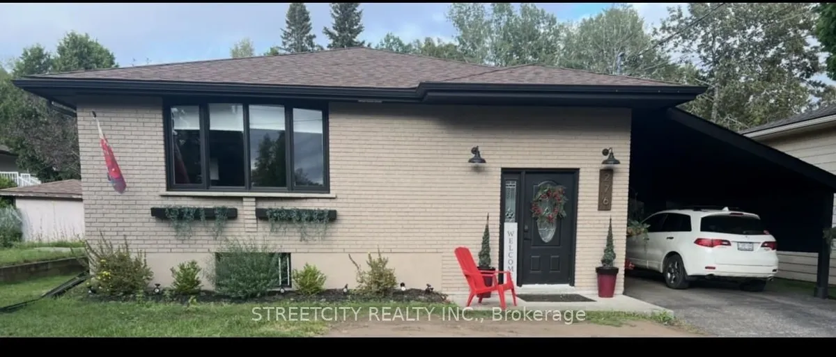 Detached in Thunder Bay