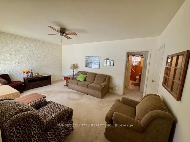 Detached in Dryden
