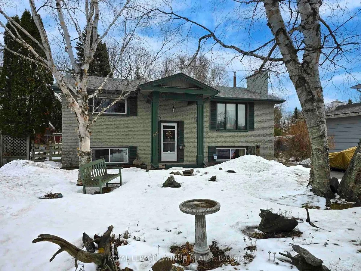Detached in Thunder Bay