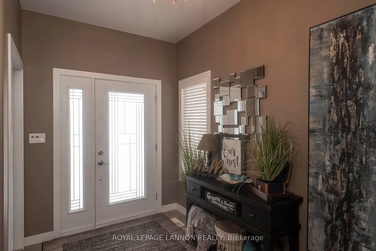 Detached in Thunder Bay