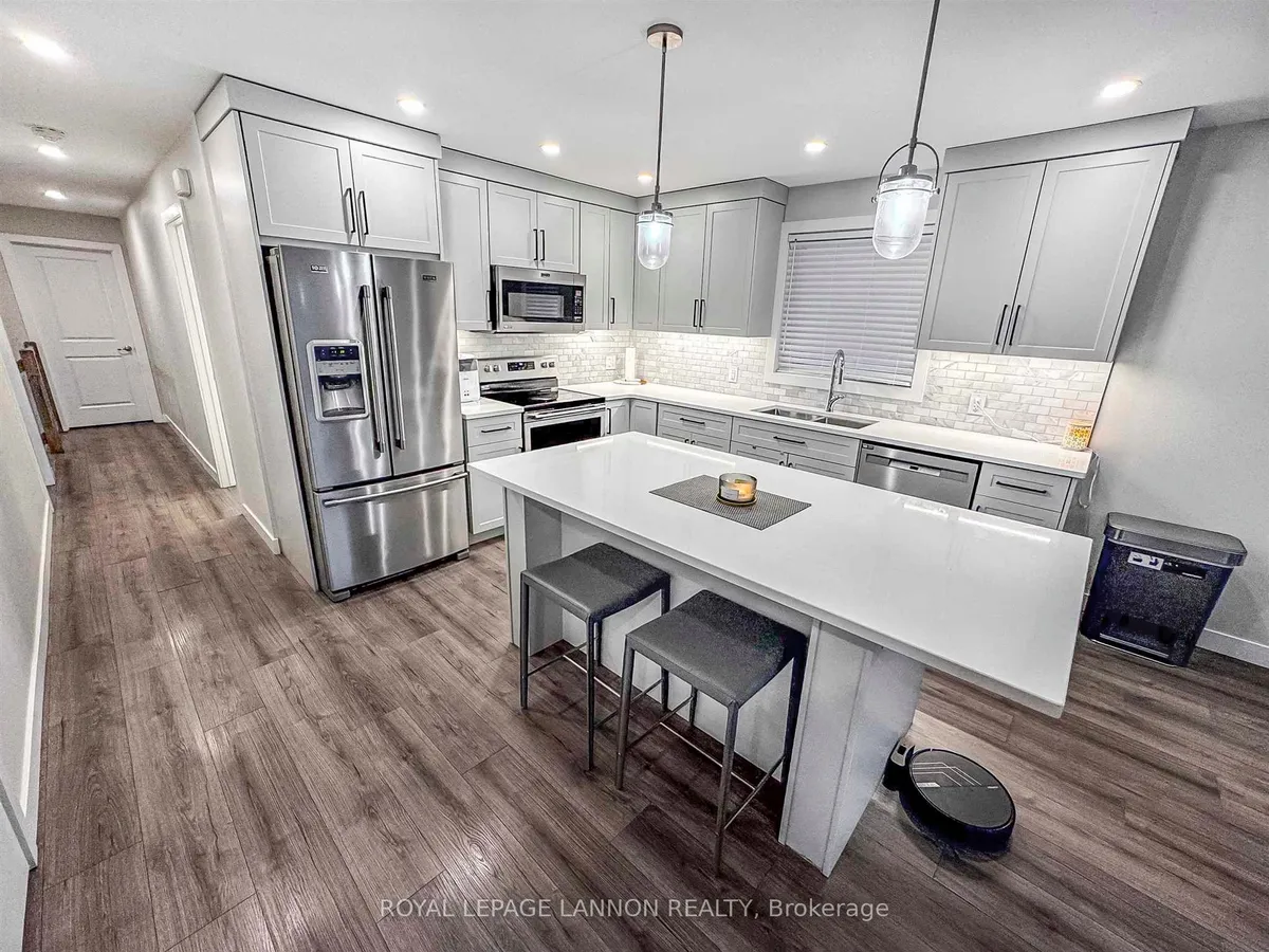 Detached in Thunder Bay