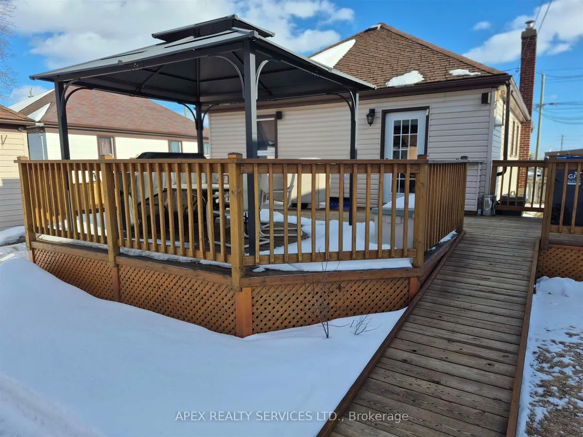 Detached in Thunder Bay