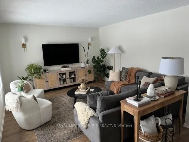 Detached in Thunder Bay