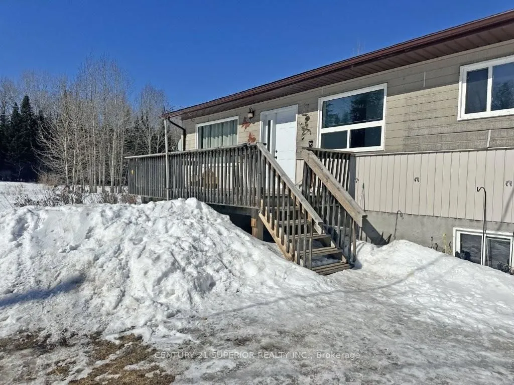 Detached in Thunder Bay Remote Area