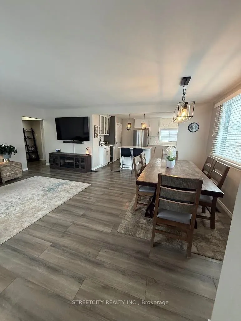Detached in Thunder Bay