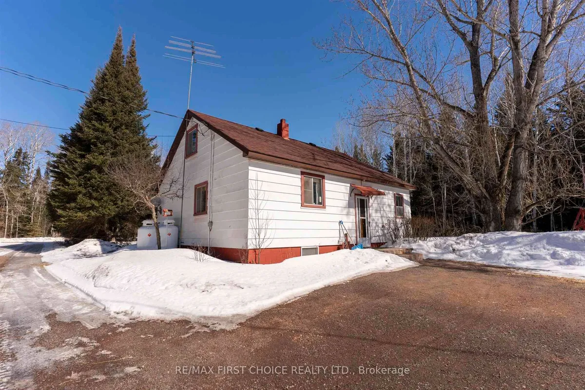 Detached in Thunder Bay Remote Area