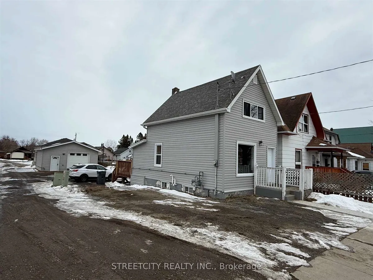 Detached in Thunder Bay