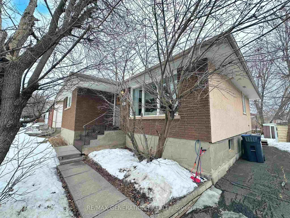 Detached in Thunder Bay