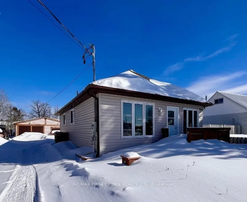 Detached in Greenstone