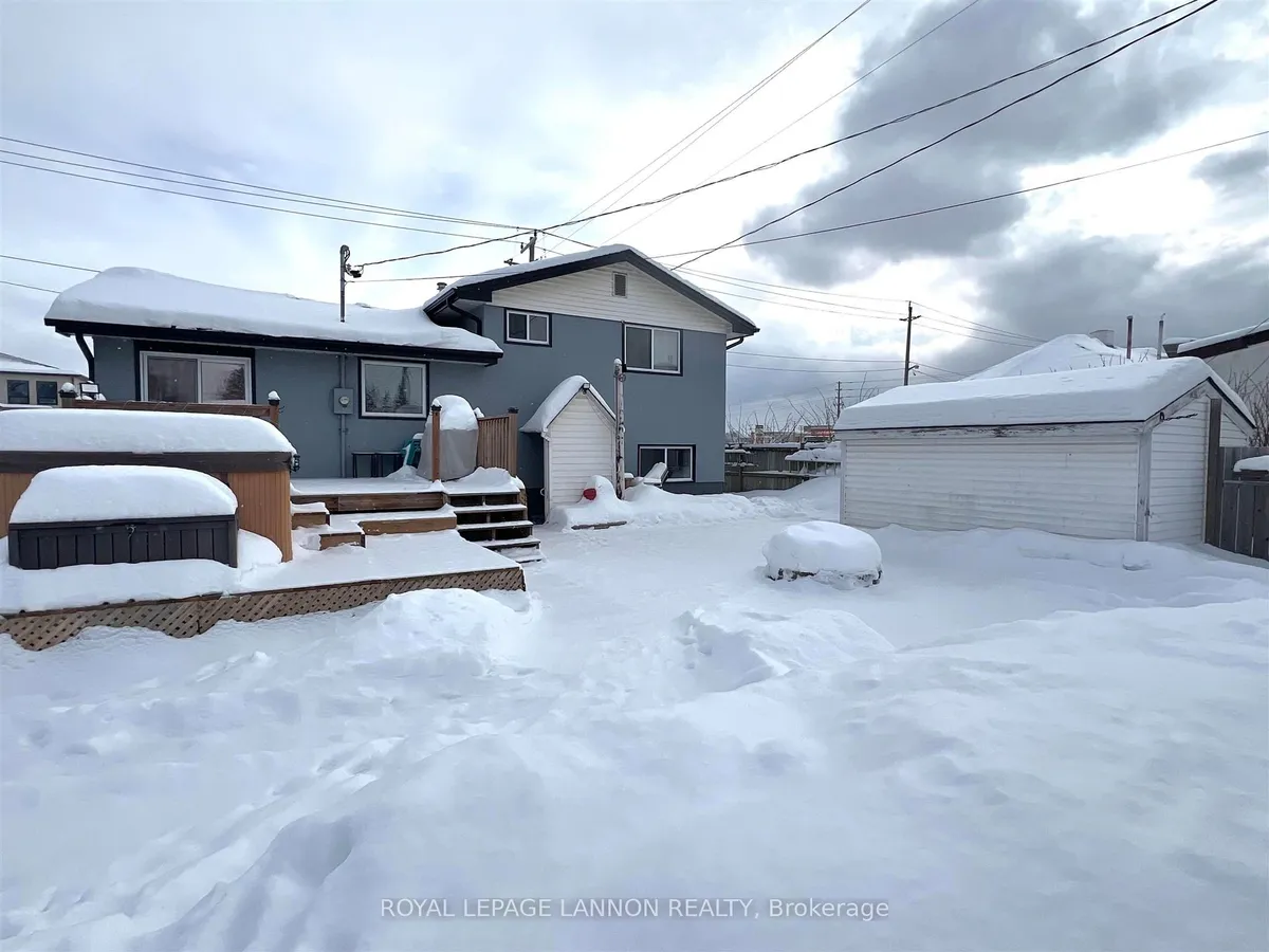 Detached in Thunder Bay
