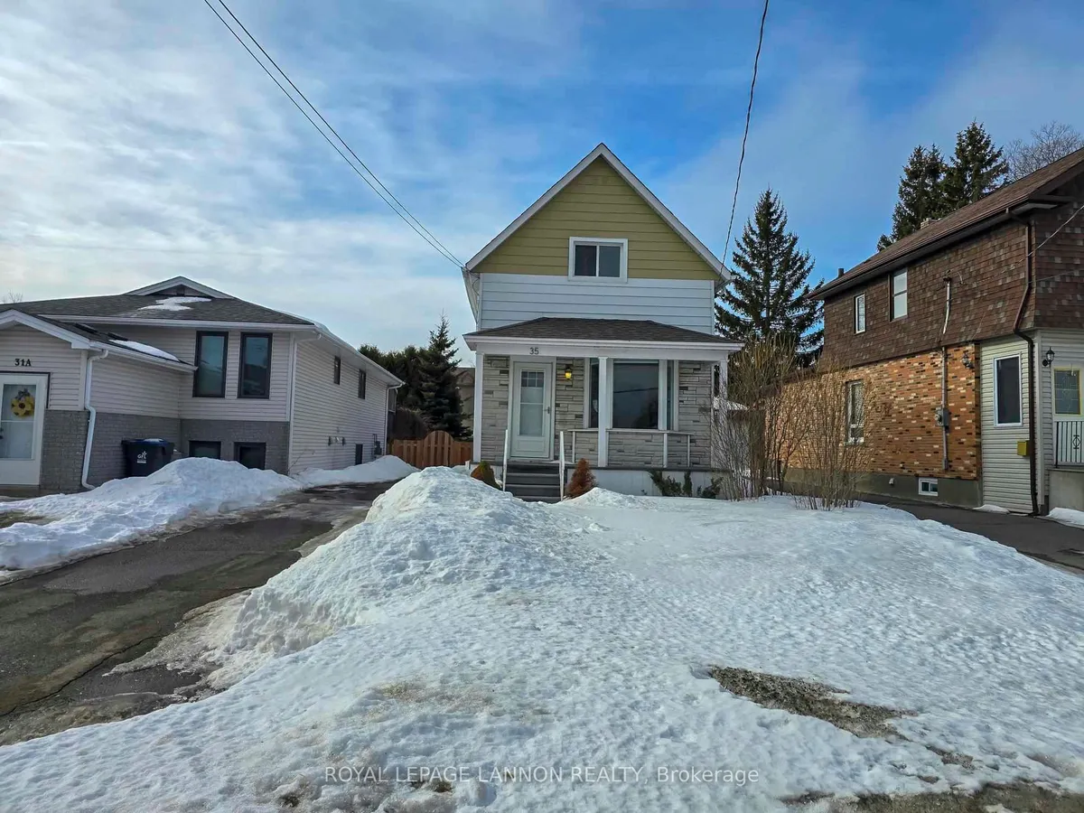 Detached in Thunder Bay