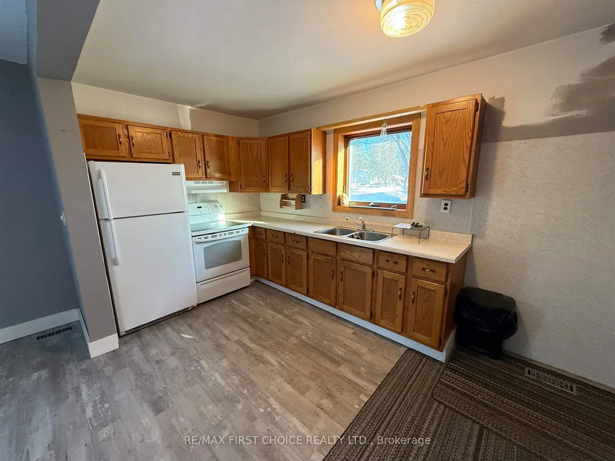 Detached in Dryden