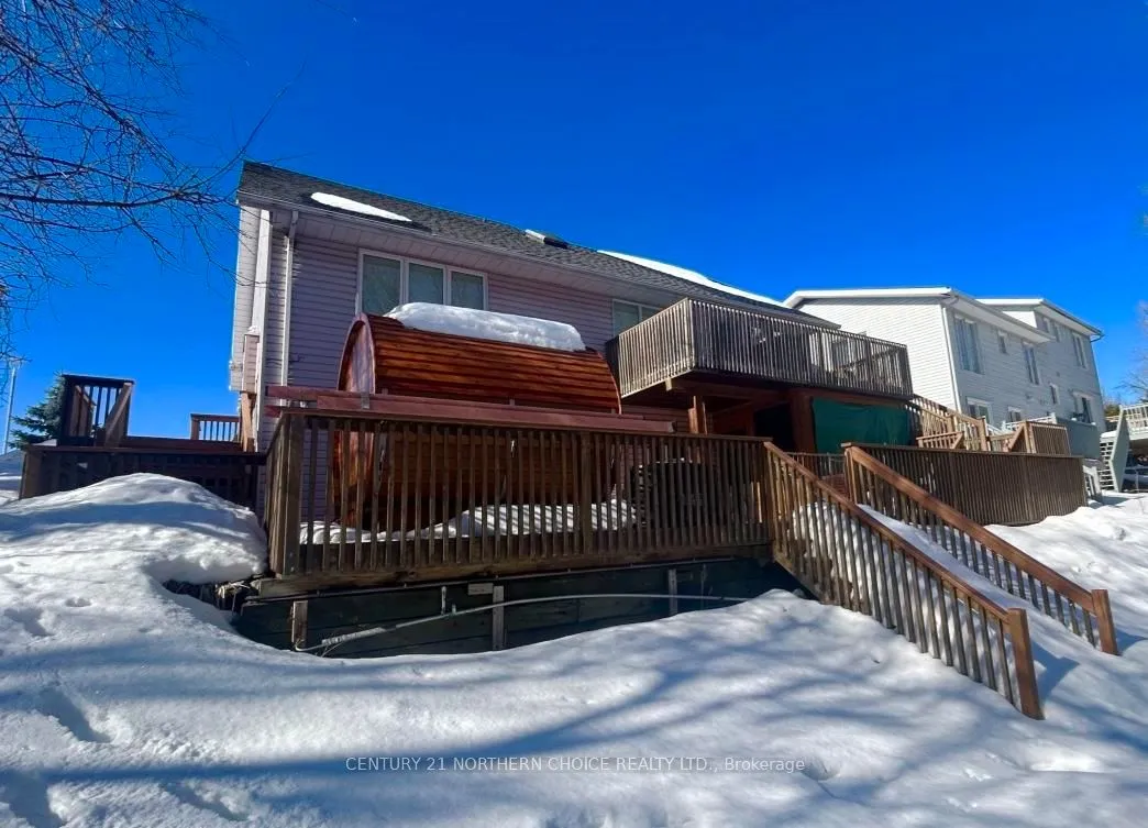 Detached in Fort Frances