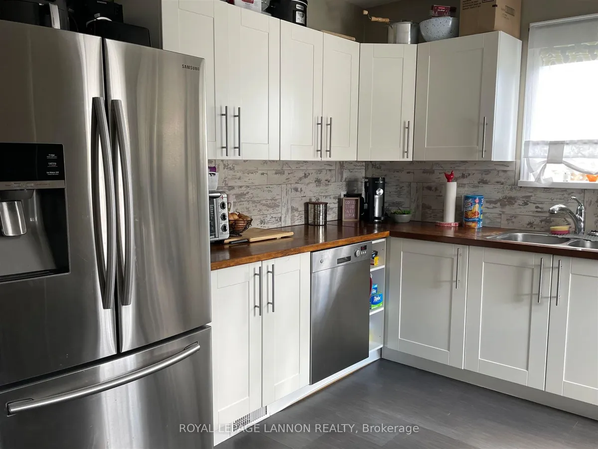 Detached in Thunder Bay