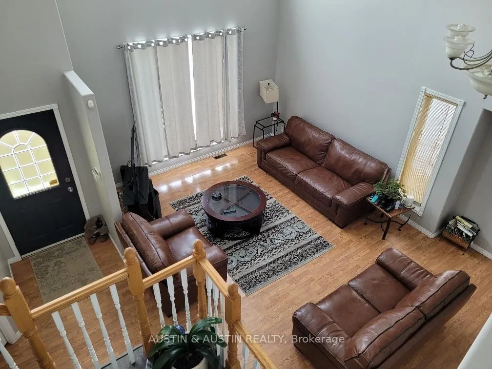 Detached in Dryden