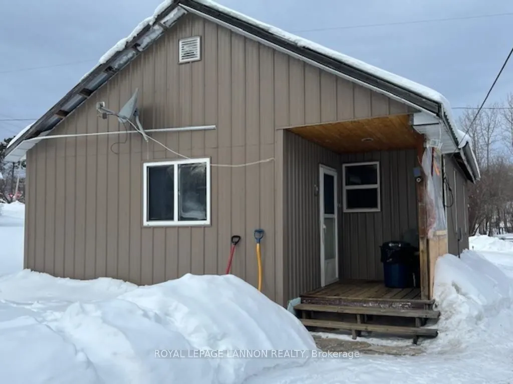 Detached in Sioux Lookout