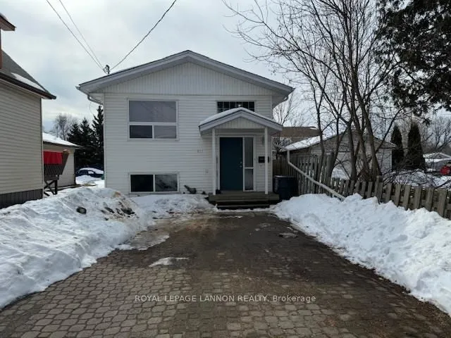 Detached in Thunder Bay