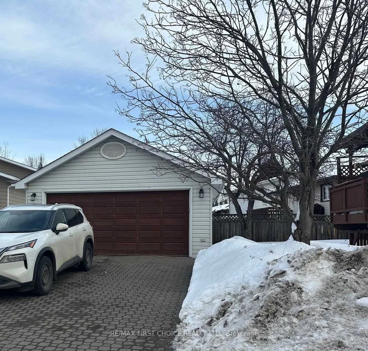 Detached in Thunder Bay
