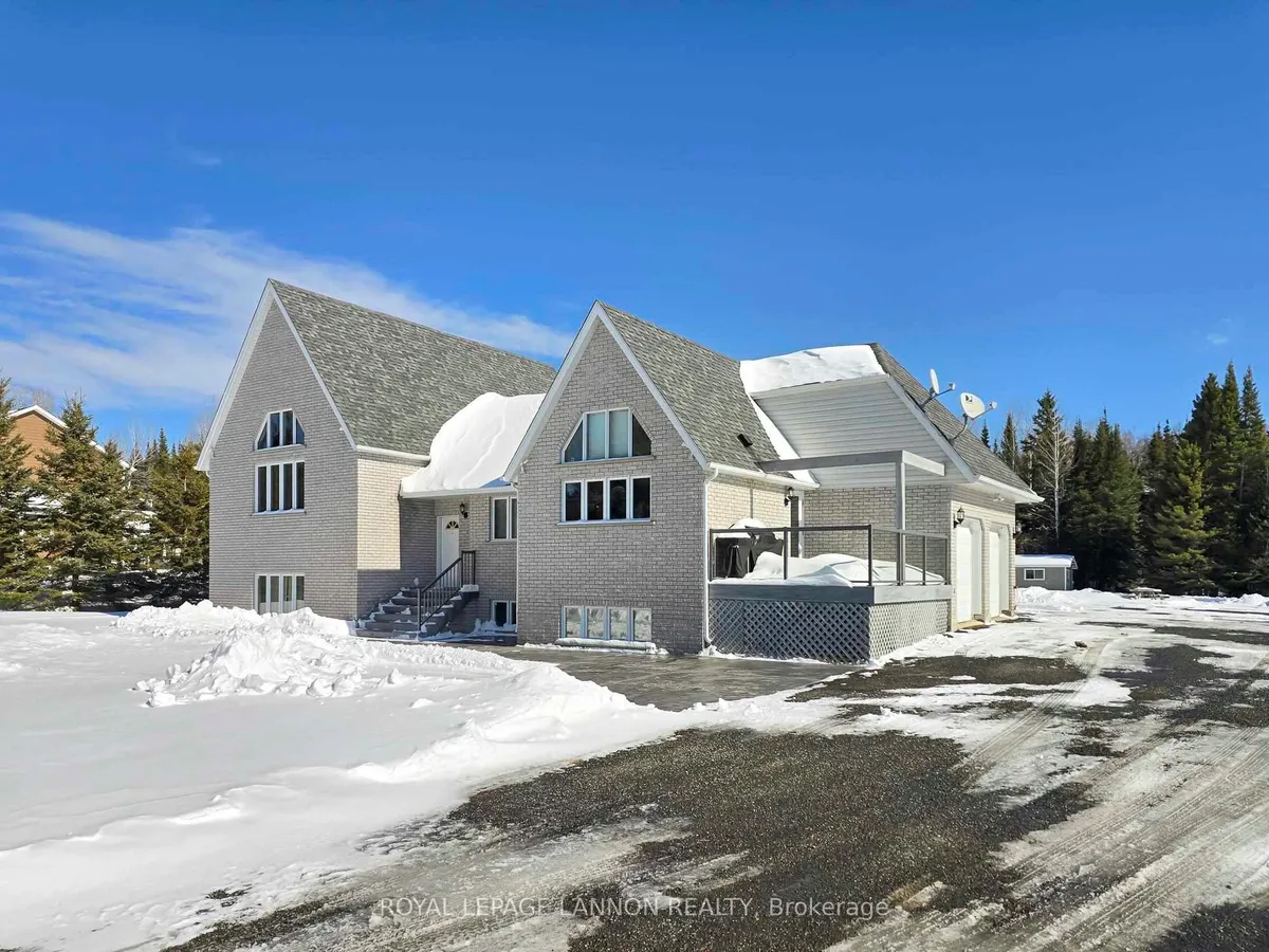 Detached in Thunder Bay