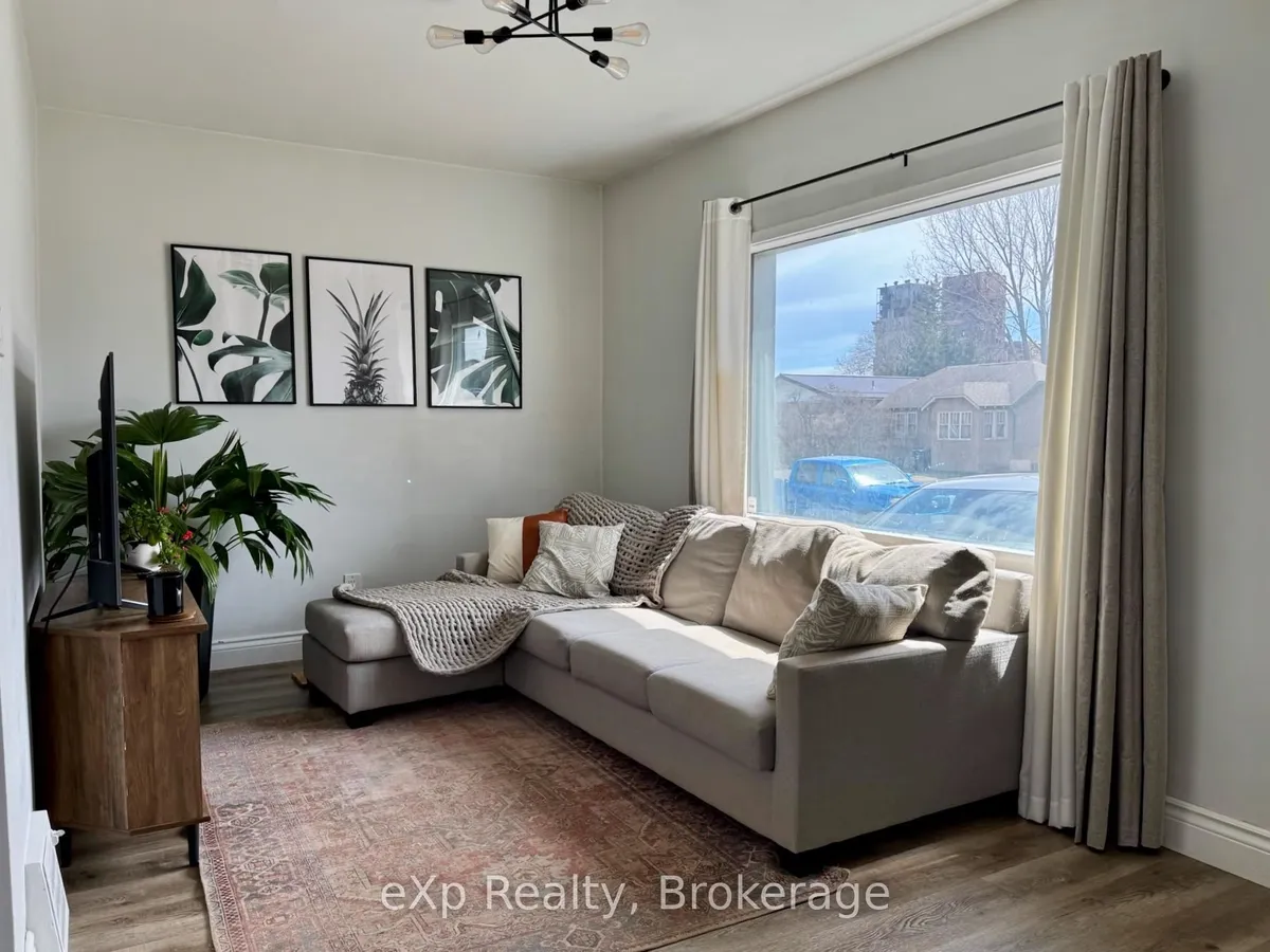 Detached in Thunder Bay
