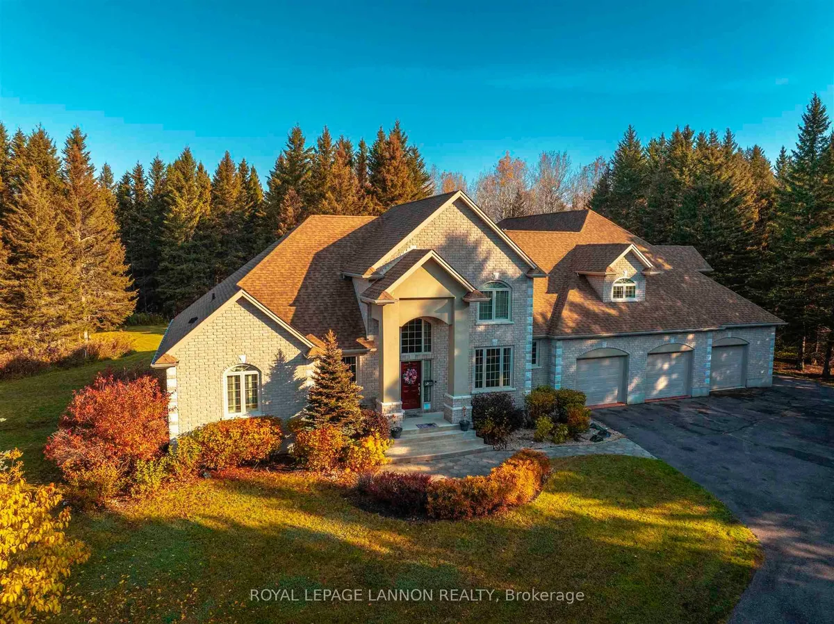 Detached in Thunder Bay
