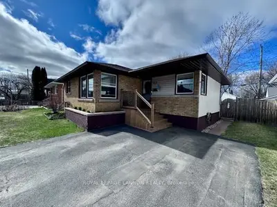 Detached in Thunder Bay