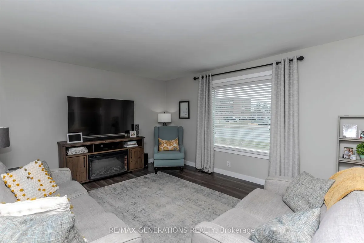 Detached in Thunder Bay