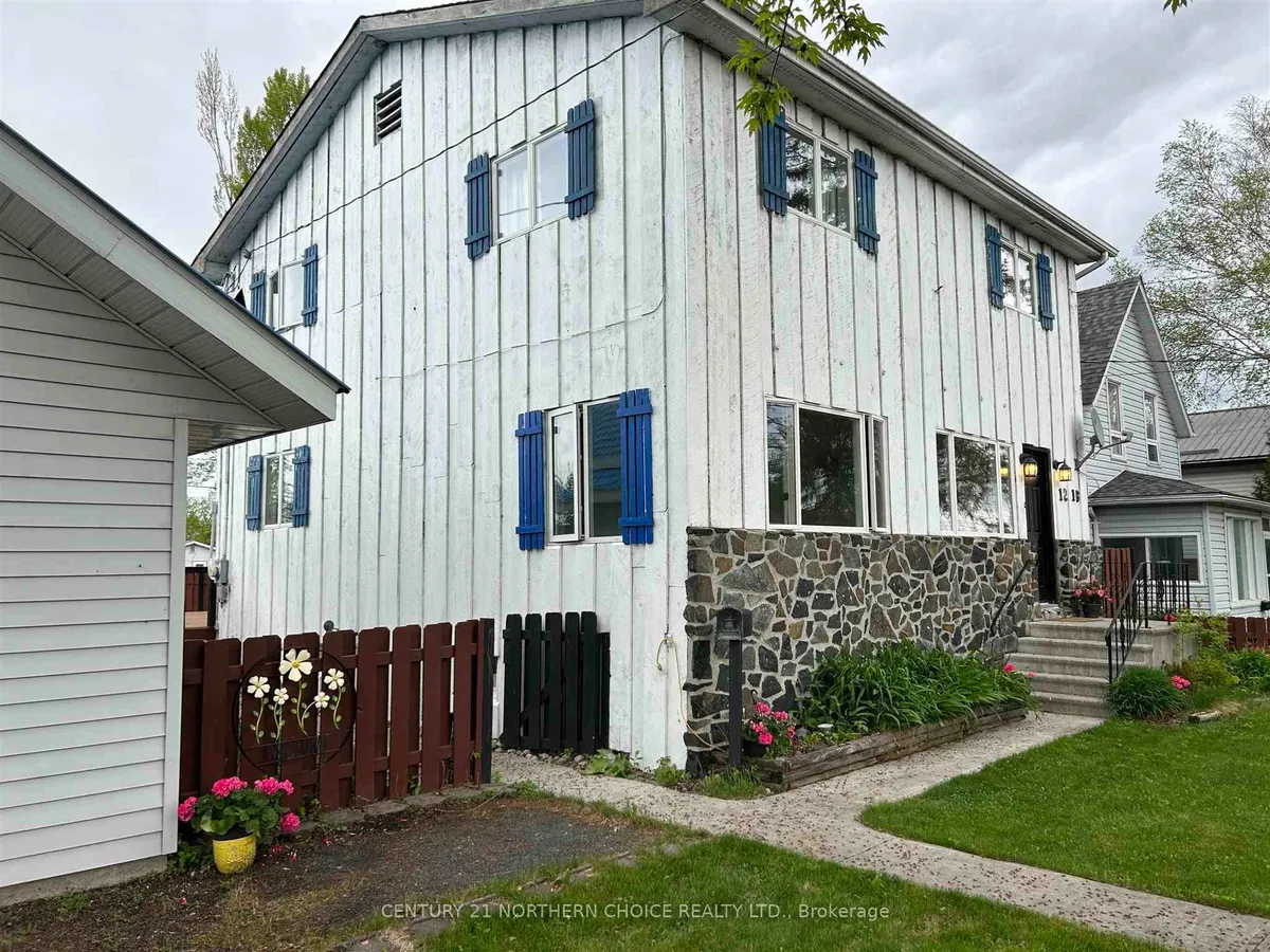 Detached in Fort Frances