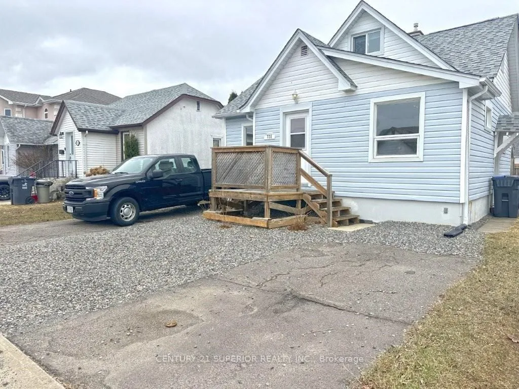 Detached in Thunder Bay