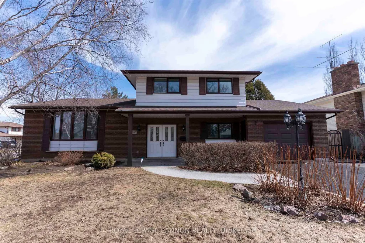 Detached in Thunder Bay