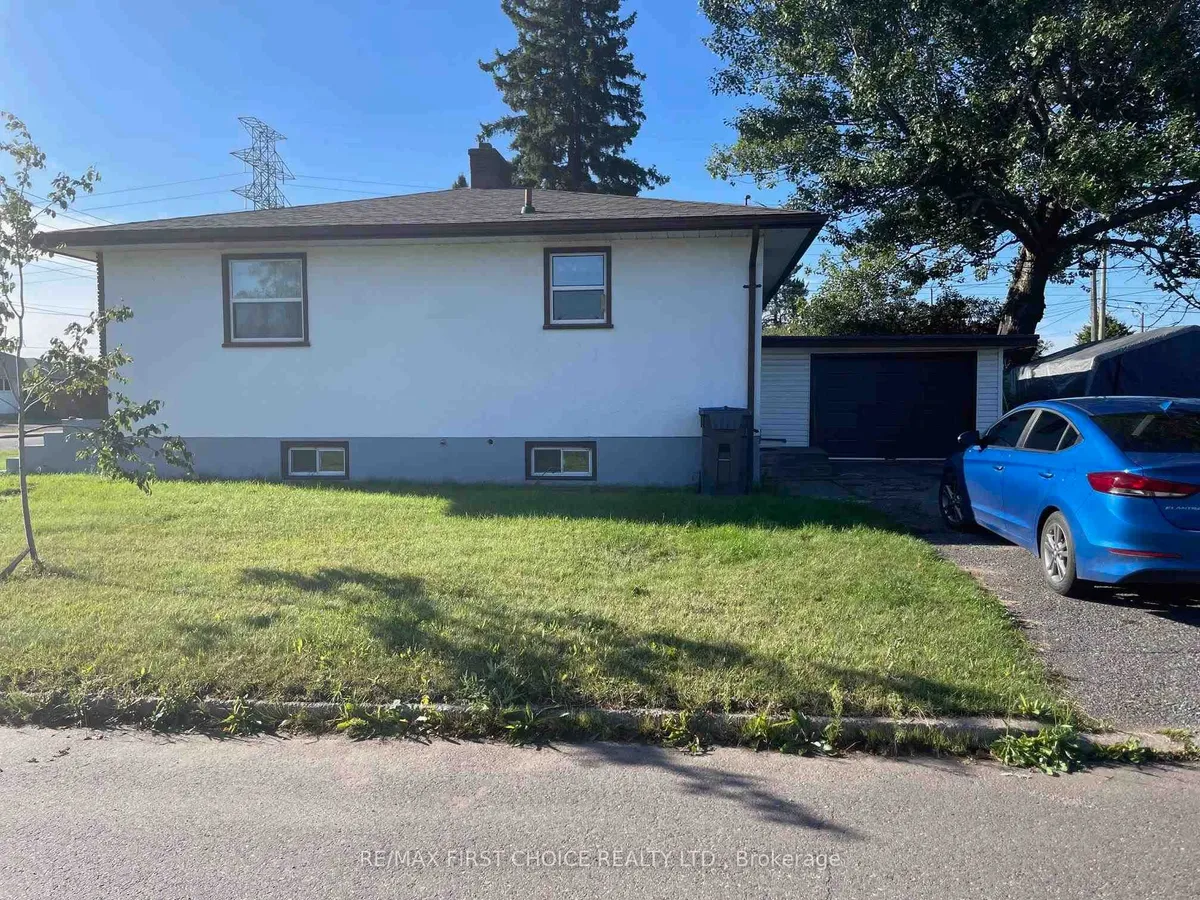 Detached in Thunder Bay