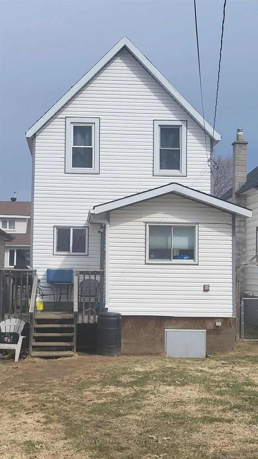 Detached in Thunder Bay