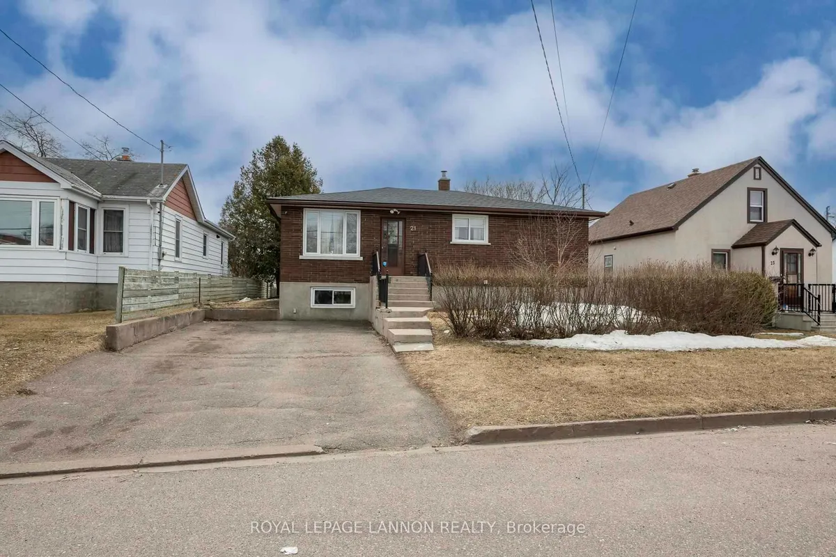 Detached in Thunder Bay