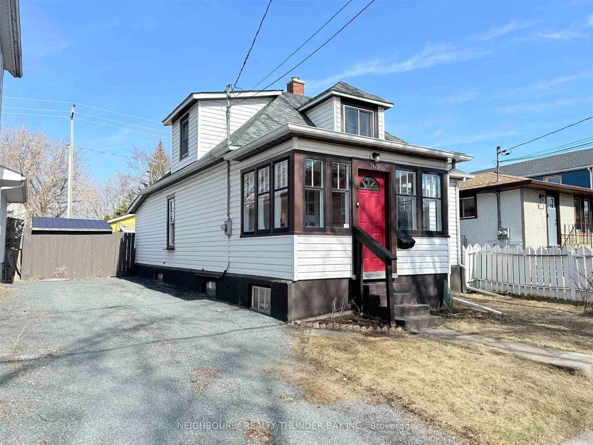 Detached in Thunder Bay