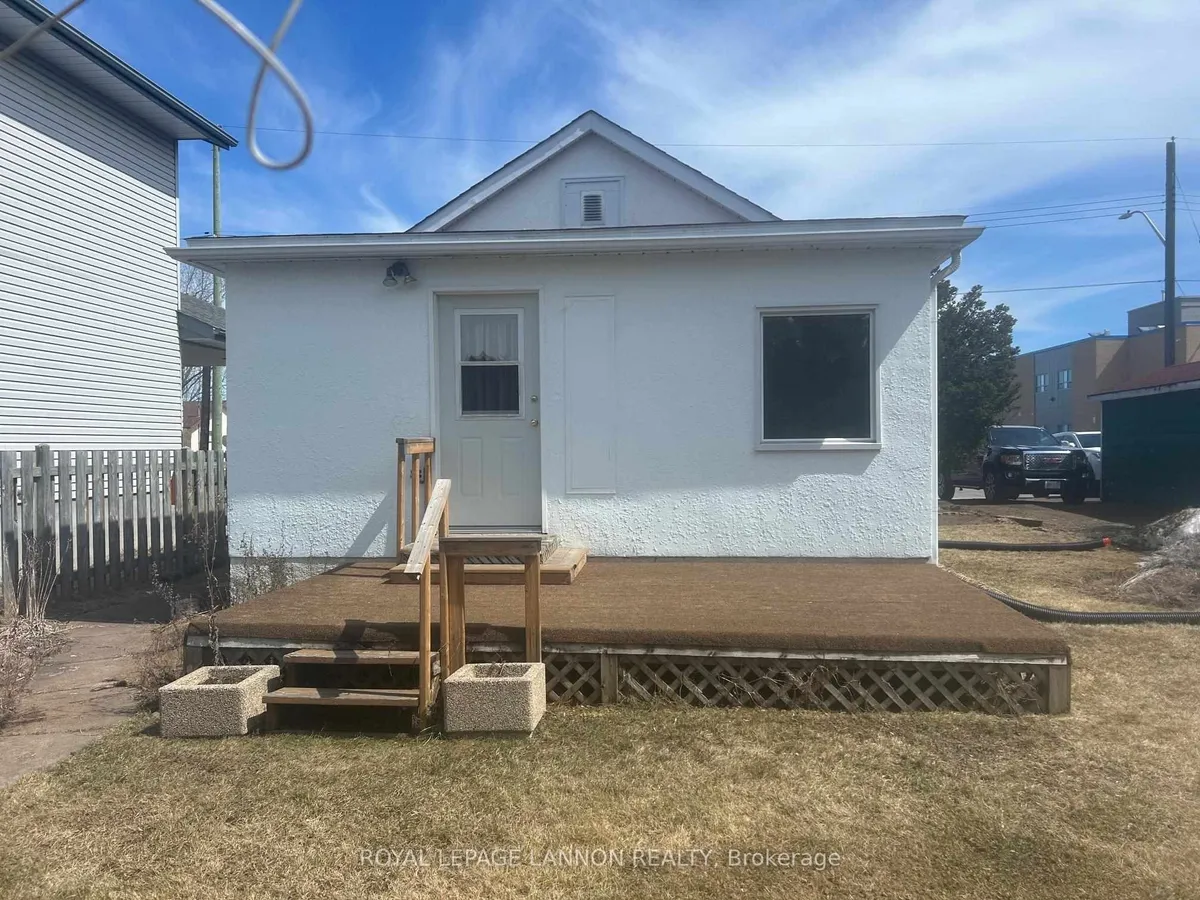 Detached in Thunder Bay